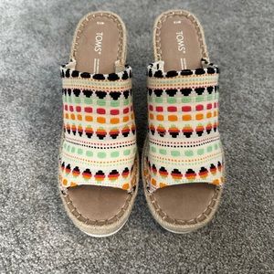 NWT Tom’s wedge sandals